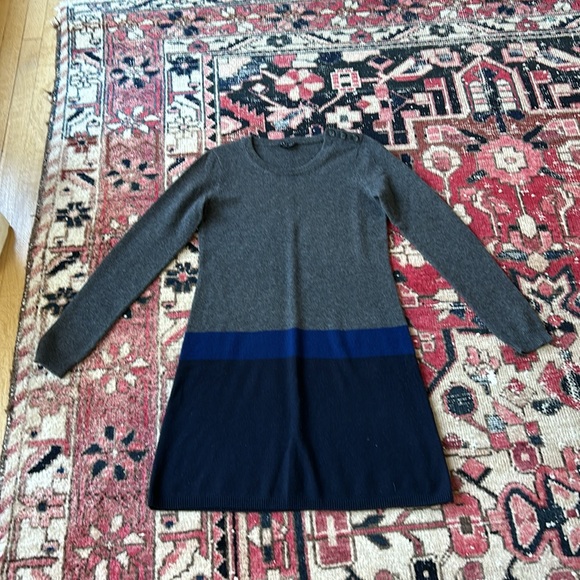Theory cashmere sweater dress sz small gray navy blue button detail on shoulder - Picture 4 of 12